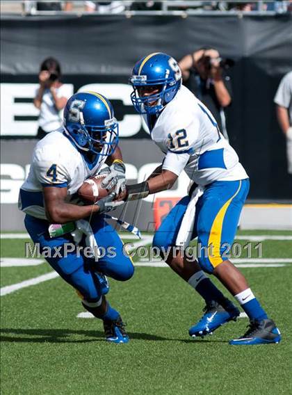 Thumbnail 3 in Oscar Smith vs. Pickerington Central (Kirk Herbstreit National Kickoff Classic) photogallery.