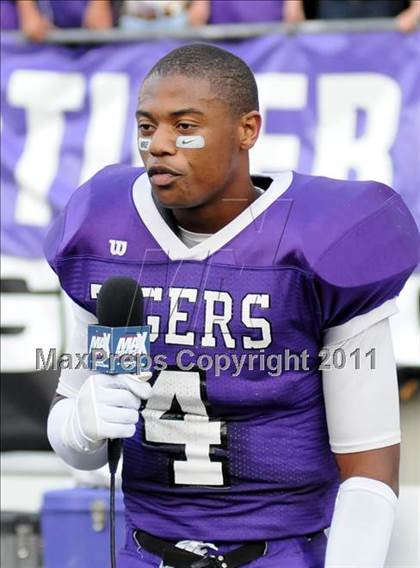 Thumbnail 3 in Oscar Smith vs. Pickerington Central (Kirk Herbstreit National Kickoff Classic) photogallery.