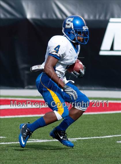 Thumbnail 3 in Oscar Smith vs. Pickerington Central (Kirk Herbstreit National Kickoff Classic) photogallery.