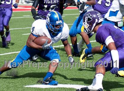 Thumbnail 1 in Oscar Smith vs. Pickerington Central (Kirk Herbstreit National Kickoff Classic) photogallery.