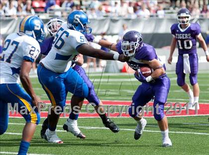 Thumbnail 1 in Oscar Smith vs. Pickerington Central (Kirk Herbstreit National Kickoff Classic) photogallery.