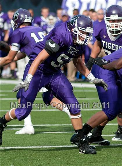 Thumbnail 1 in Oscar Smith vs. Pickerington Central (Kirk Herbstreit National Kickoff Classic) photogallery.