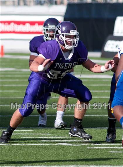 Thumbnail 1 in Oscar Smith vs. Pickerington Central (Kirk Herbstreit National Kickoff Classic) photogallery.
