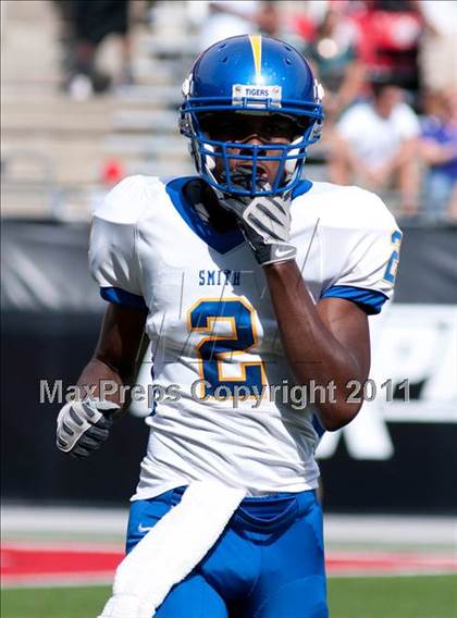 Thumbnail 3 in Oscar Smith vs. Pickerington Central (Kirk Herbstreit National Kickoff Classic) photogallery.