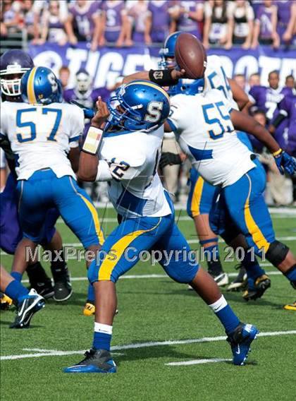 Thumbnail 2 in Oscar Smith vs. Pickerington Central (Kirk Herbstreit National Kickoff Classic) photogallery.