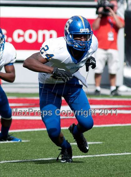 Thumbnail 1 in Oscar Smith vs. Pickerington Central (Kirk Herbstreit National Kickoff Classic) photogallery.