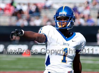 Thumbnail 2 in Oscar Smith vs. Pickerington Central (Kirk Herbstreit National Kickoff Classic) photogallery.