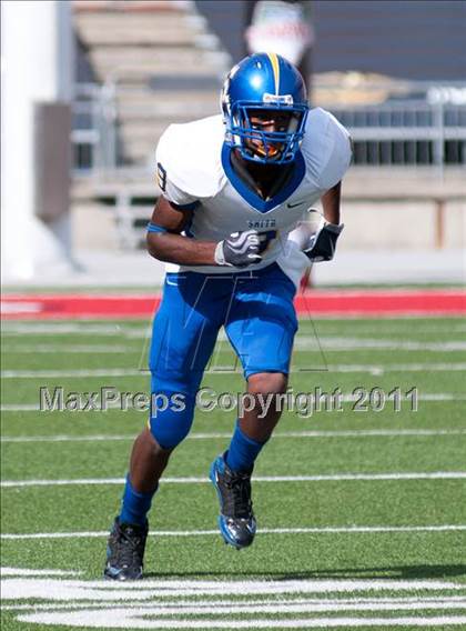 Thumbnail 3 in Oscar Smith vs. Pickerington Central (Kirk Herbstreit National Kickoff Classic) photogallery.