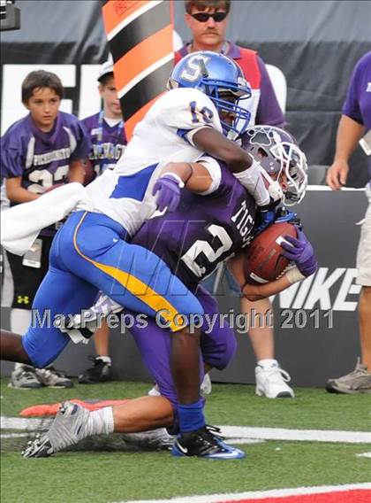 Thumbnail 2 in Oscar Smith vs. Pickerington Central (Kirk Herbstreit National Kickoff Classic) photogallery.