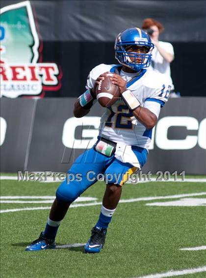 Thumbnail 2 in Oscar Smith vs. Pickerington Central (Kirk Herbstreit National Kickoff Classic) photogallery.