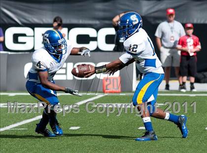 Thumbnail 2 in Oscar Smith vs. Pickerington Central (Kirk Herbstreit National Kickoff Classic) photogallery.
