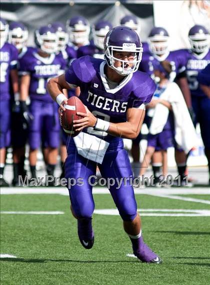 Thumbnail 3 in Oscar Smith vs. Pickerington Central (Kirk Herbstreit National Kickoff Classic) photogallery.