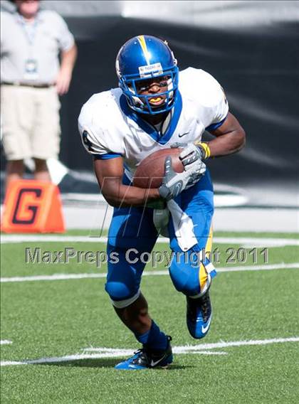 Thumbnail 2 in Oscar Smith vs. Pickerington Central (Kirk Herbstreit National Kickoff Classic) photogallery.