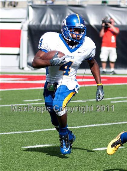 Thumbnail 3 in Oscar Smith vs. Pickerington Central (Kirk Herbstreit National Kickoff Classic) photogallery.