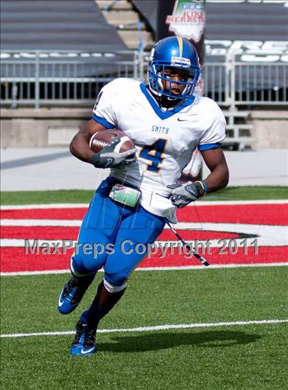 Thumbnail 1 in Oscar Smith vs. Pickerington Central (Kirk Herbstreit National Kickoff Classic) photogallery.