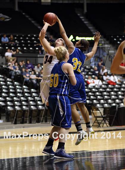 Thumbnail 2 in Manhattan vs South  (KSHSAA 6A Third Place) photogallery.
