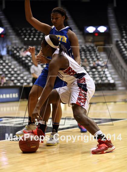 Thumbnail 1 in Manhattan vs South  (KSHSAA 6A Third Place) photogallery.