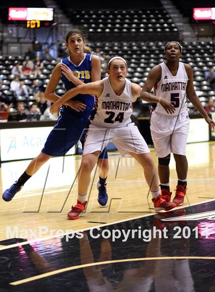 Thumbnail 2 in Manhattan vs South  (KSHSAA 6A Third Place) photogallery.