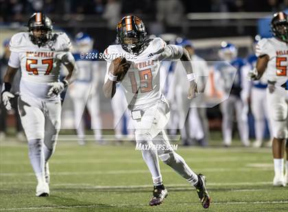 Thumbnail 3 in Belleville vs. Catholic Central (MHSAA Div 1 Reg 3 Final) photogallery.