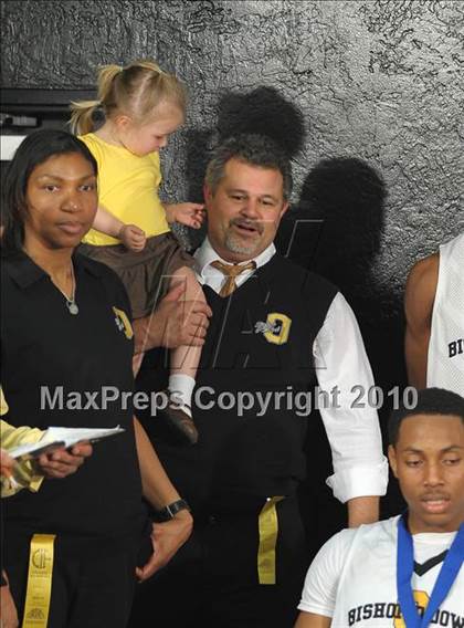 Thumbnail 3 in Sacramento vs. Bishop O'Dowd (CIF NorCal D3 Final) photogallery.