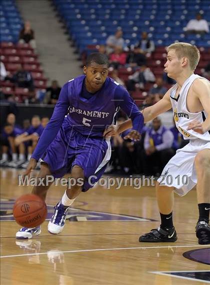 Thumbnail 1 in Sacramento vs. Bishop O'Dowd (CIF NorCal D3 Final) photogallery.
