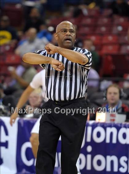 Thumbnail 3 in Sacramento vs. Bishop O'Dowd (CIF NorCal D3 Final) photogallery.