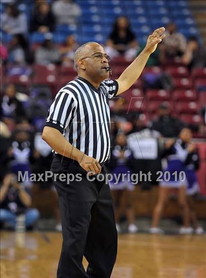 Thumbnail 2 in Sacramento vs. Bishop O'Dowd (CIF NorCal D3 Final) photogallery.