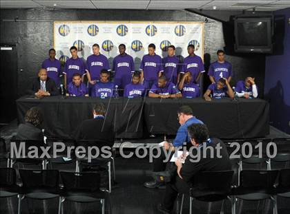 Thumbnail 3 in Sacramento vs. Bishop O'Dowd (CIF NorCal D3 Final) photogallery.