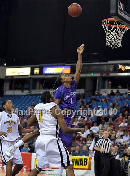 Thumbnail 2 in Sacramento vs. Bishop O'Dowd (CIF NorCal D3 Final) photogallery.