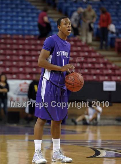 Thumbnail 2 in Sacramento vs. Bishop O'Dowd (CIF NorCal D3 Final) photogallery.