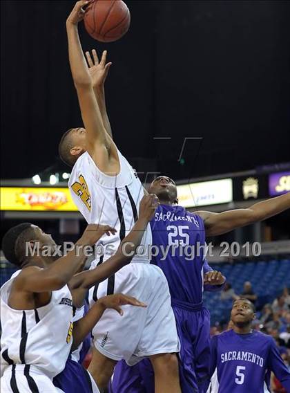 Thumbnail 1 in Sacramento vs. Bishop O'Dowd (CIF NorCal D3 Final) photogallery.