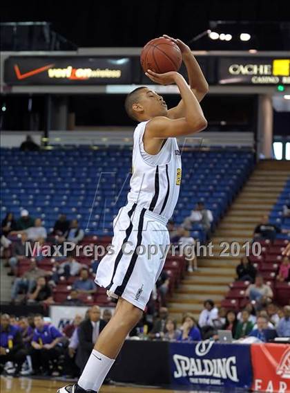 Thumbnail 1 in Sacramento vs. Bishop O'Dowd (CIF NorCal D3 Final) photogallery.