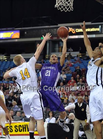 Thumbnail 1 in Sacramento vs. Bishop O'Dowd (CIF NorCal D3 Final) photogallery.