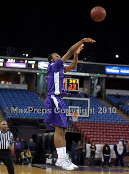 Thumbnail 1 in Sacramento vs. Bishop O'Dowd (CIF NorCal D3 Final) photogallery.