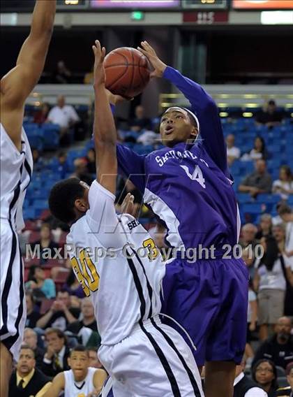 Thumbnail 2 in Sacramento vs. Bishop O'Dowd (CIF NorCal D3 Final) photogallery.