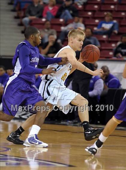 Thumbnail 2 in Sacramento vs. Bishop O'Dowd (CIF NorCal D3 Final) photogallery.