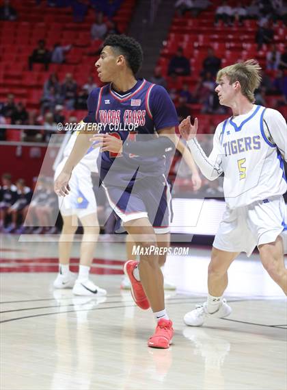 Thumbnail 1 in Woods Cross vs. Orem (UHSAA 5A Quarterfinal) photogallery.