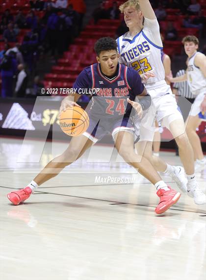 Thumbnail 3 in Woods Cross vs. Orem (UHSAA 5A Quarterfinal) photogallery.