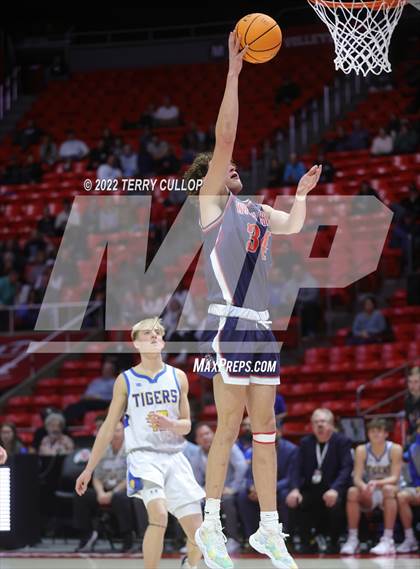 Thumbnail 1 in Woods Cross vs. Orem (UHSAA 5A Quarterfinal) photogallery.