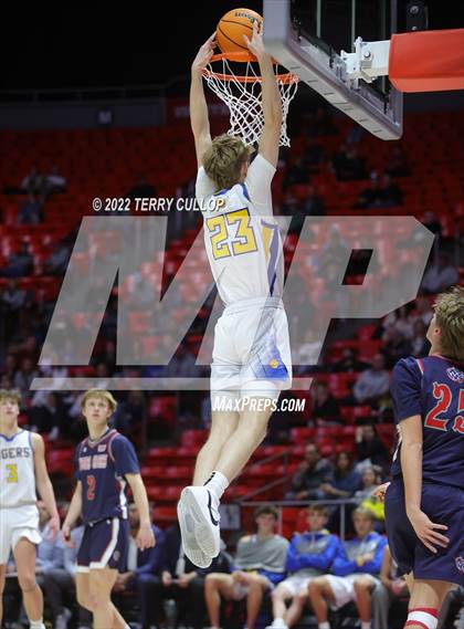 Thumbnail 2 in Woods Cross vs. Orem (UHSAA 5A Quarterfinal) photogallery.
