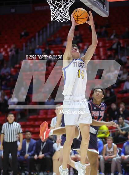 Thumbnail 1 in Woods Cross vs. Orem (UHSAA 5A Quarterfinal) photogallery.