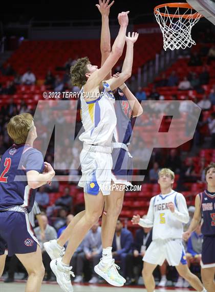 Thumbnail 2 in Woods Cross vs. Orem (UHSAA 5A Quarterfinal) photogallery.