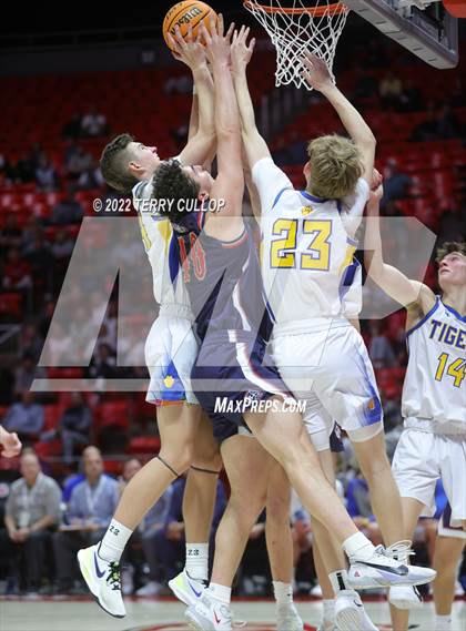 Thumbnail 3 in Woods Cross vs. Orem (UHSAA 5A Quarterfinal) photogallery.