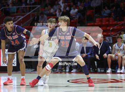 Thumbnail 1 in Woods Cross vs. Orem (UHSAA 5A Quarterfinal) photogallery.