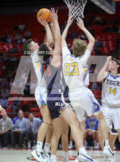 Thumbnail 1 in Woods Cross vs. Orem (UHSAA 5A Quarterfinal) photogallery.