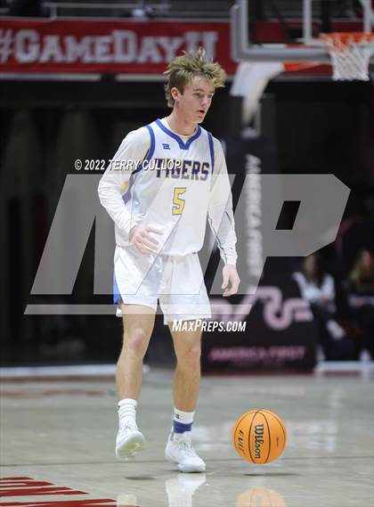 Thumbnail 3 in Woods Cross vs. Orem (UHSAA 5A Quarterfinal) photogallery.