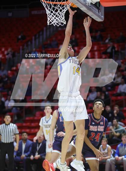 Thumbnail 2 in Woods Cross vs. Orem (UHSAA 5A Quarterfinal) photogallery.