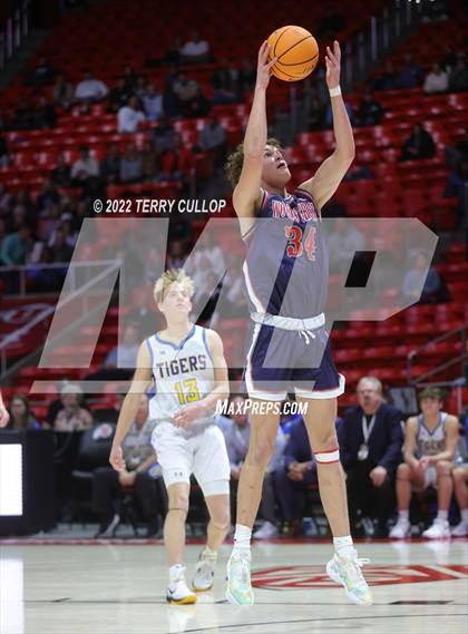 Thumbnail 3 in Woods Cross vs. Orem (UHSAA 5A Quarterfinal) photogallery.