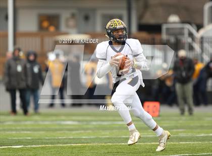 Thumbnail 2 in Bishop Guilfoyle vs. Farrell (PIAA 1A Final) photogallery.