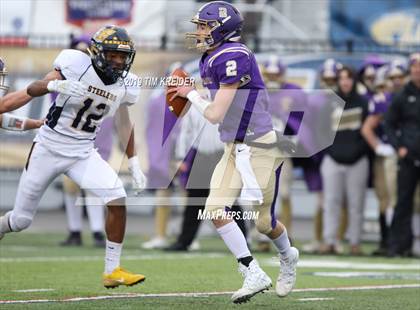 Thumbnail 2 in Bishop Guilfoyle vs. Farrell (PIAA 1A Final) photogallery.